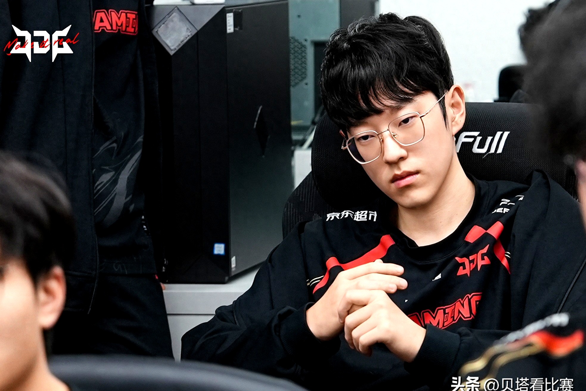  败北引发热议！，Scout在IG比赛中险胜比赛高潮迭起